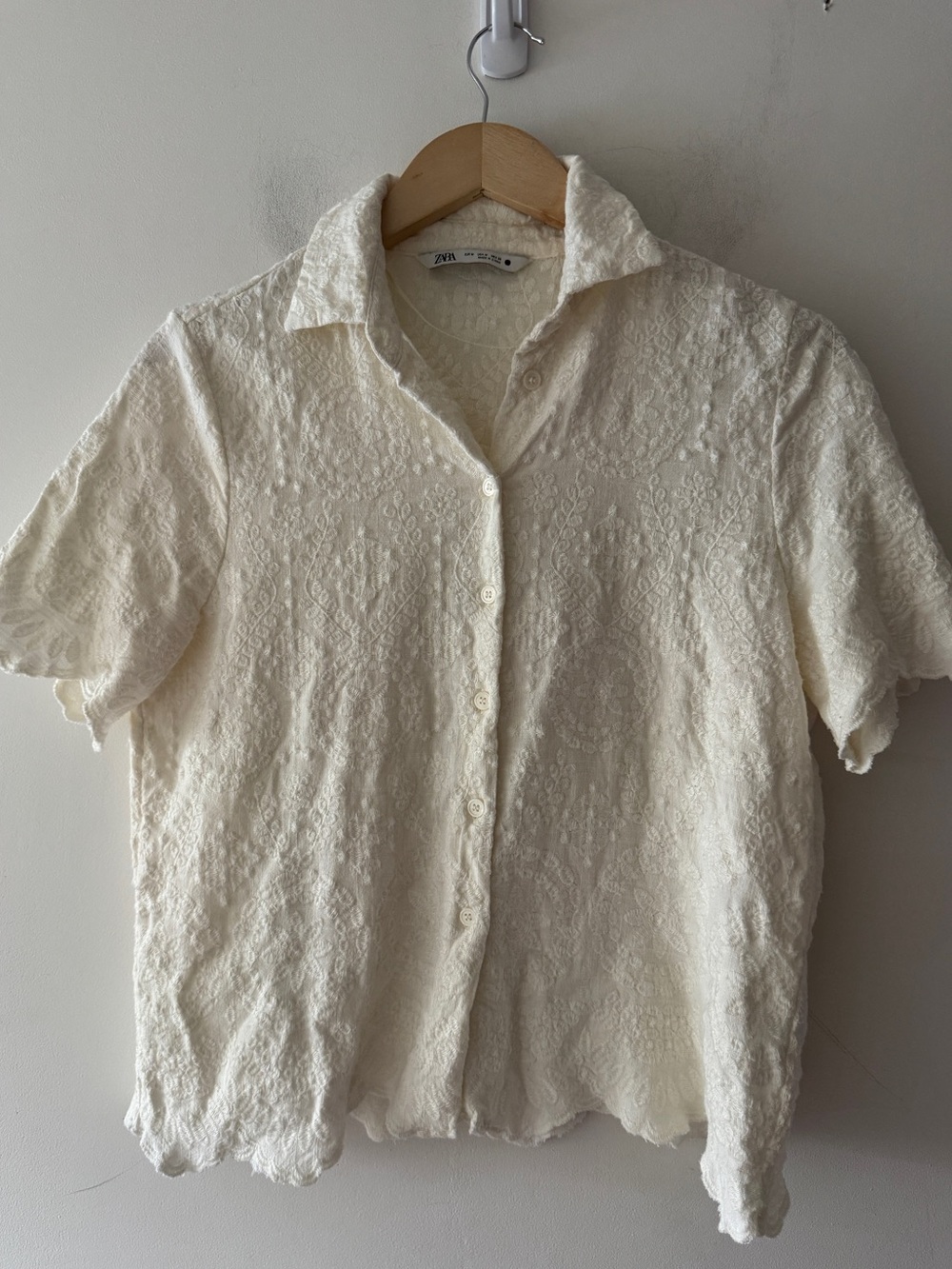 Zara White Embroidered Button Down Short Sleeve Shirt